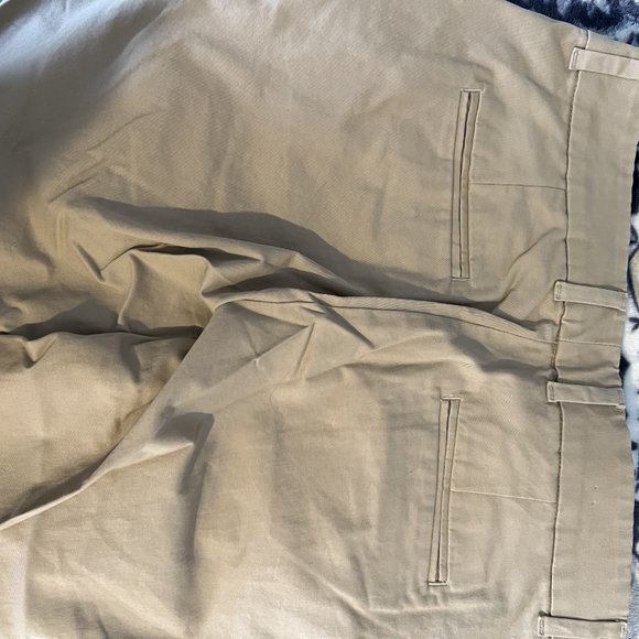 Khakis by Gap, size 2, chinos, classic tan color, NEVER WORN - Picture 5 of 6